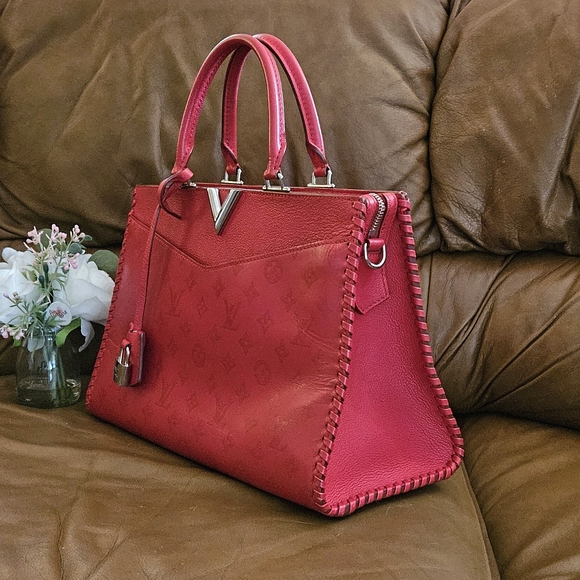 Louis Vuitton Red Leather Monogram Capucines Luxury Designer Handbag - Picture 5 of 16